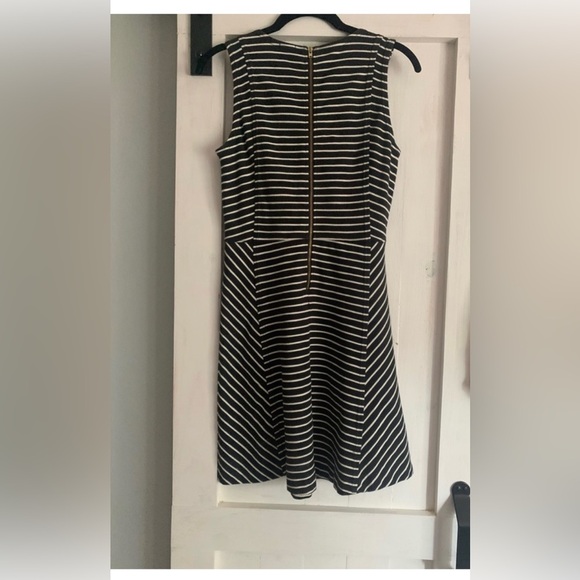 J.Crew Black and White Striped Dress Sz 0 - Picture 2 of 4